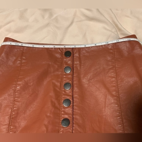 Free people button up faux leather mini skirt size 2 - Picture 5 of 6